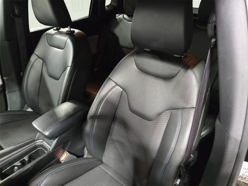 2024 Jeep Compass Latitude Lower Image 2