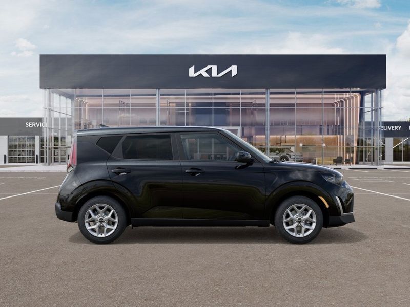 2025 Kia Soul LX Crossover Upper Image 2