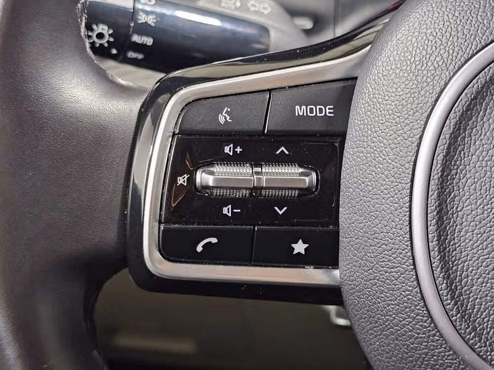 2024 Kia Carnival LX Passenger Image 25