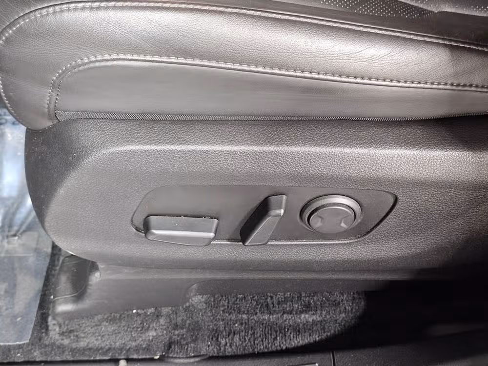 2024 Kia Carnival LX Passenger Image 24