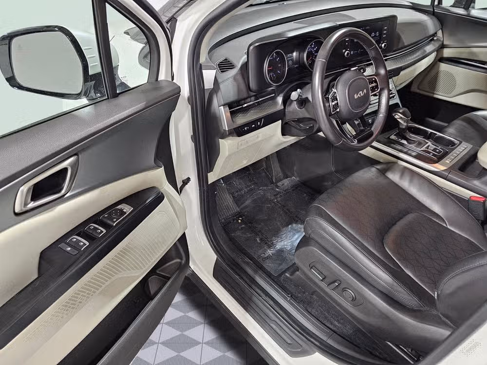2024 Kia Carnival LX Passenger Image 21