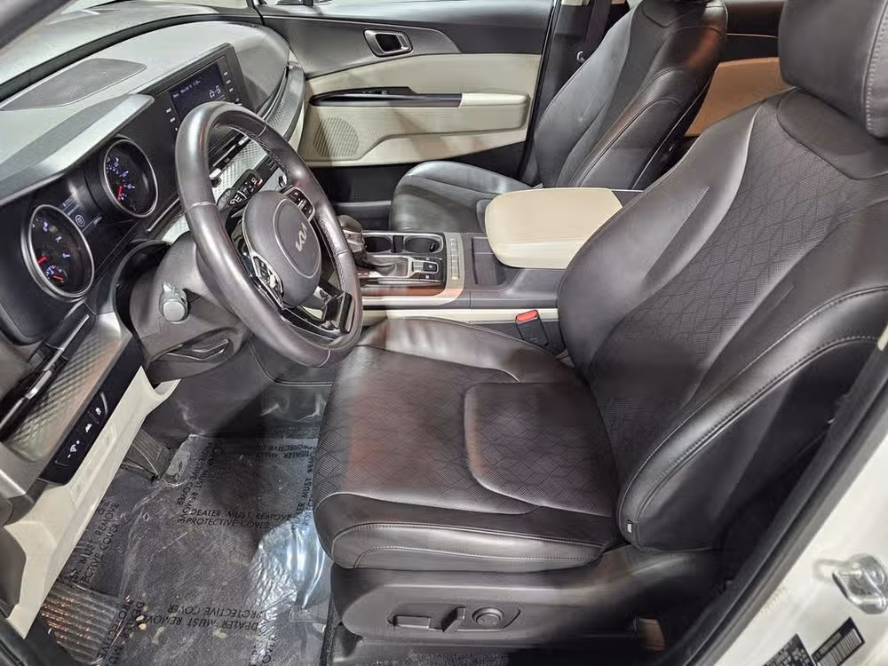 2024 Kia Carnival LX Passenger Image 22