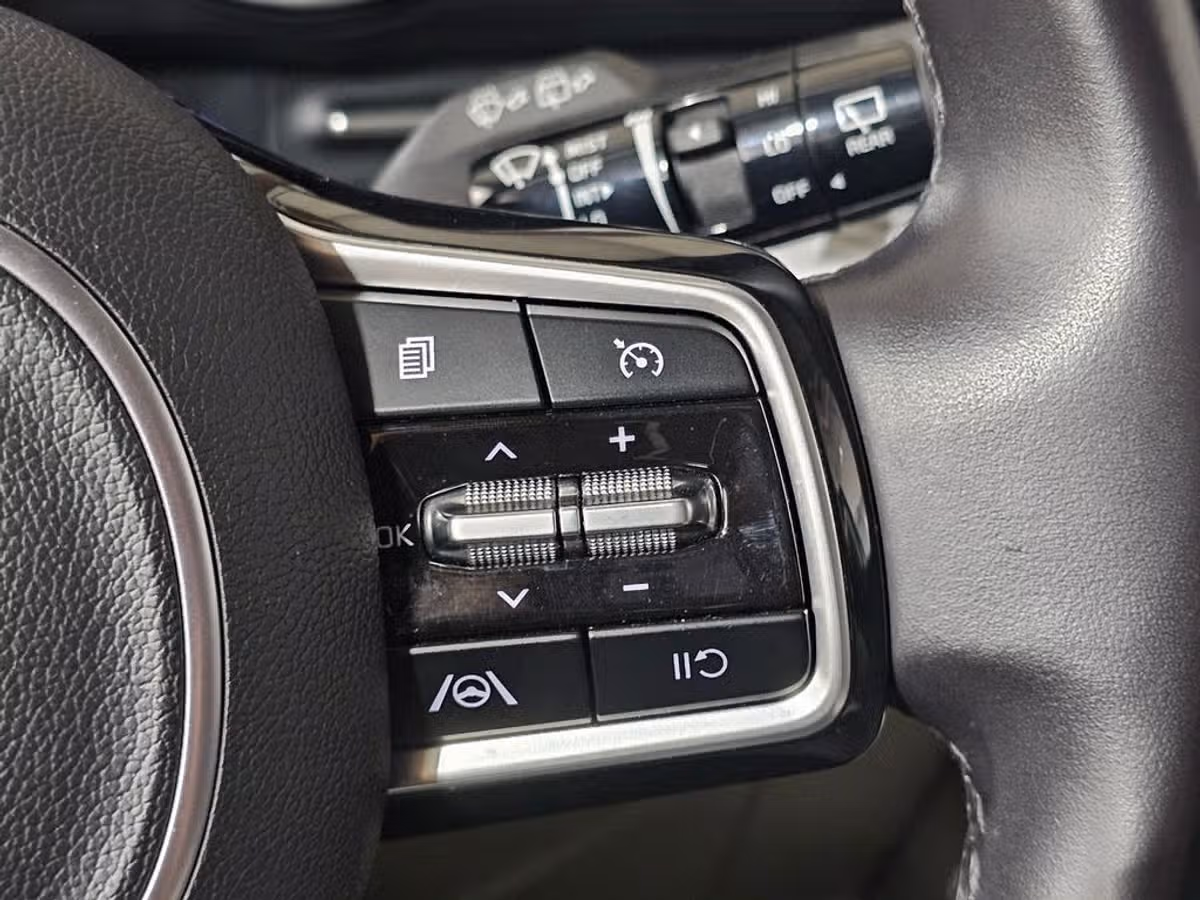 2024 Kia Carnival LX Passenger Image 26