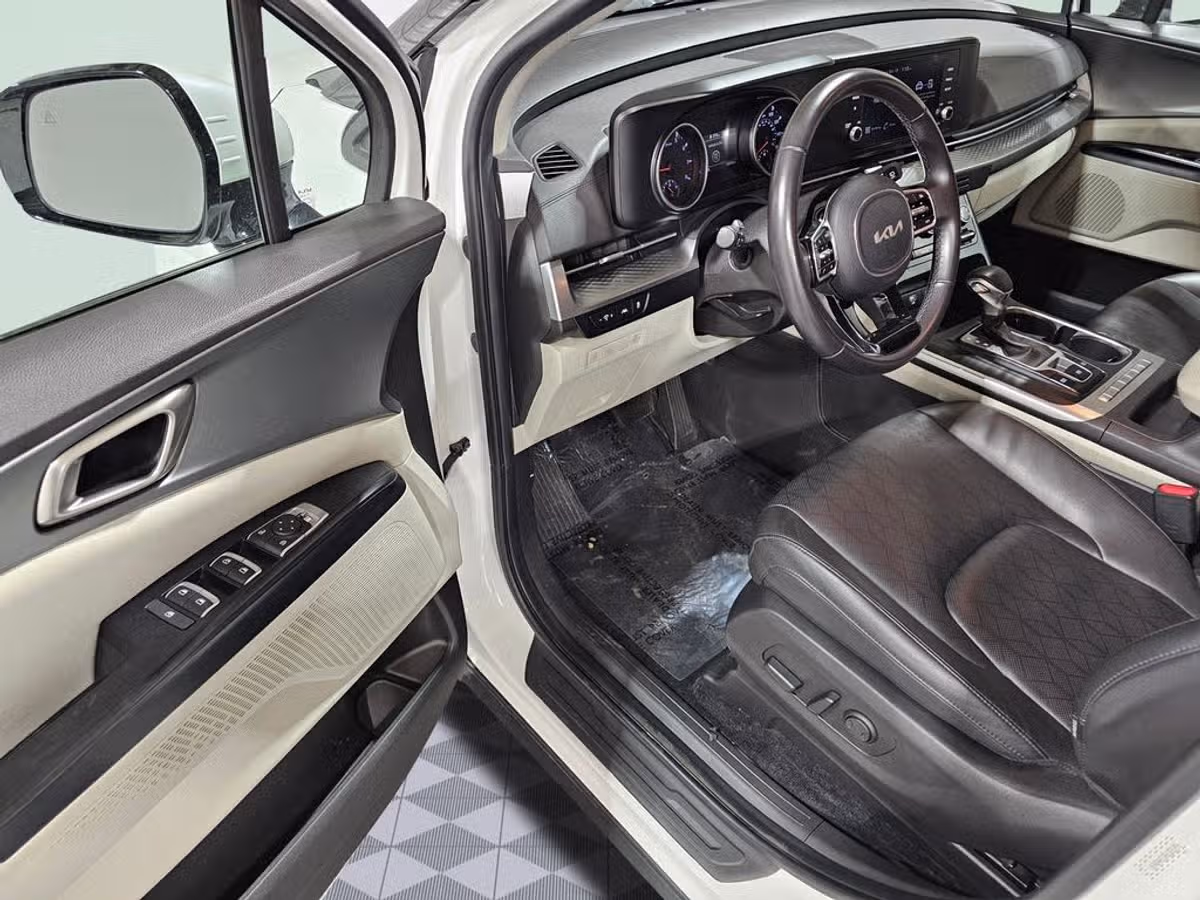 2024 Kia Carnival LX Passenger Image 21