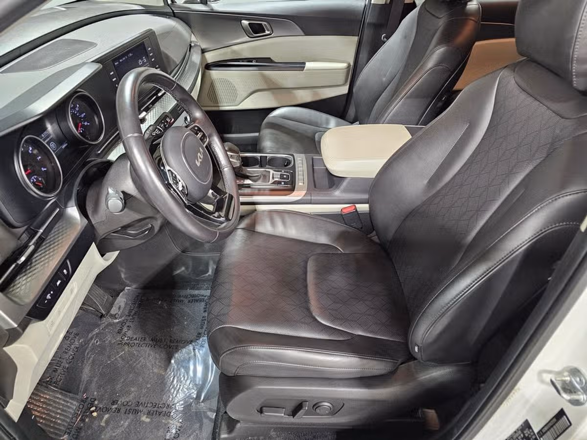 2024 Kia Carnival LX Passenger Image 22