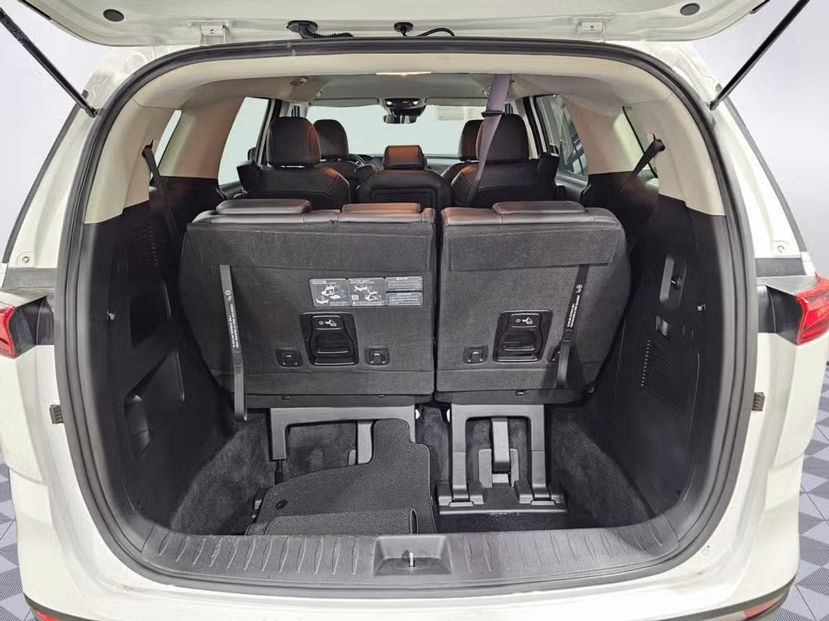 2024 Kia Carnival LX Passenger Image 17