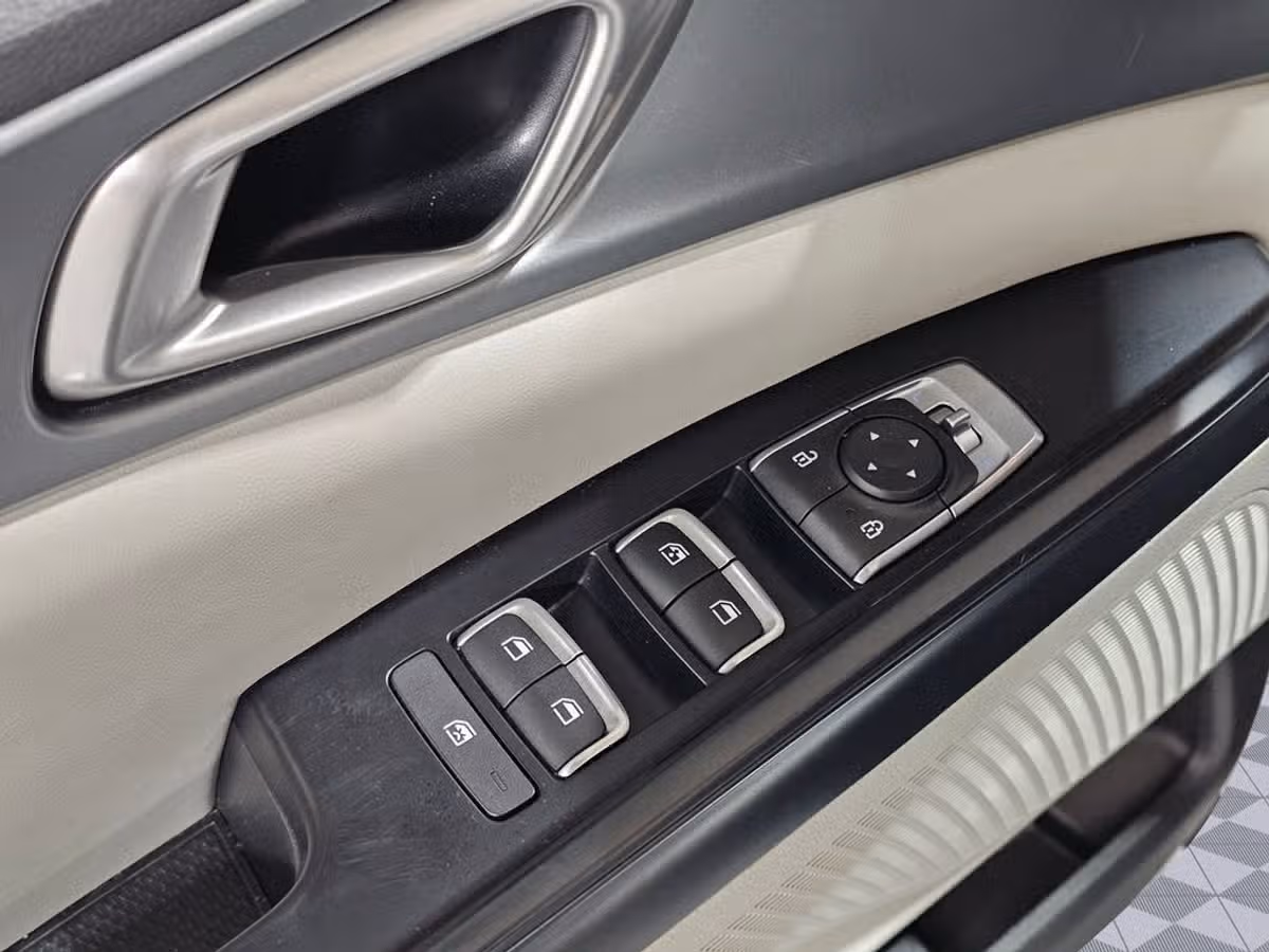 2024 Kia Carnival LX Passenger Image 23