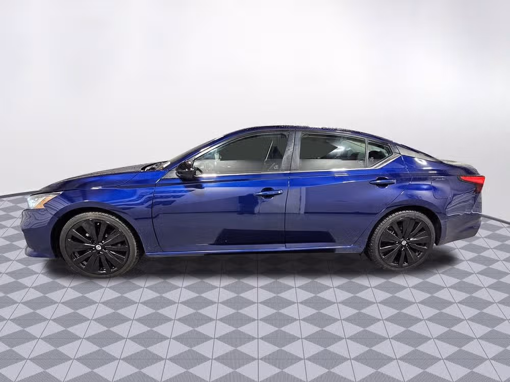 2022 Nissan Altima 2.5 SR Lower Image 1