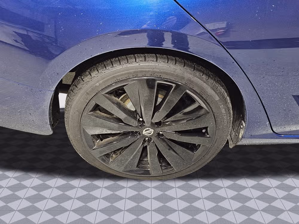 2022 Nissan Altima 2.5 SR Image 11