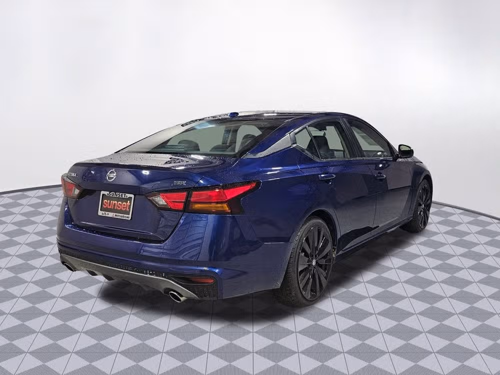 2022 Nissan Altima 2.5 SR Image 9