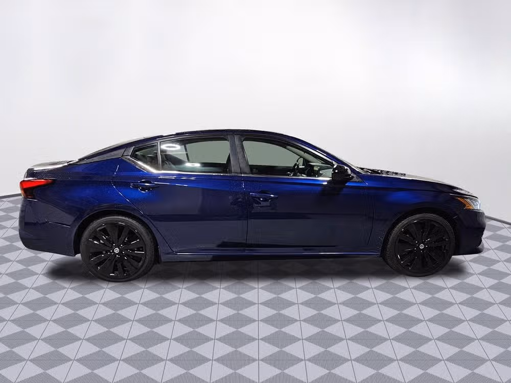 2022 Nissan Altima 2.5 SR Image 10