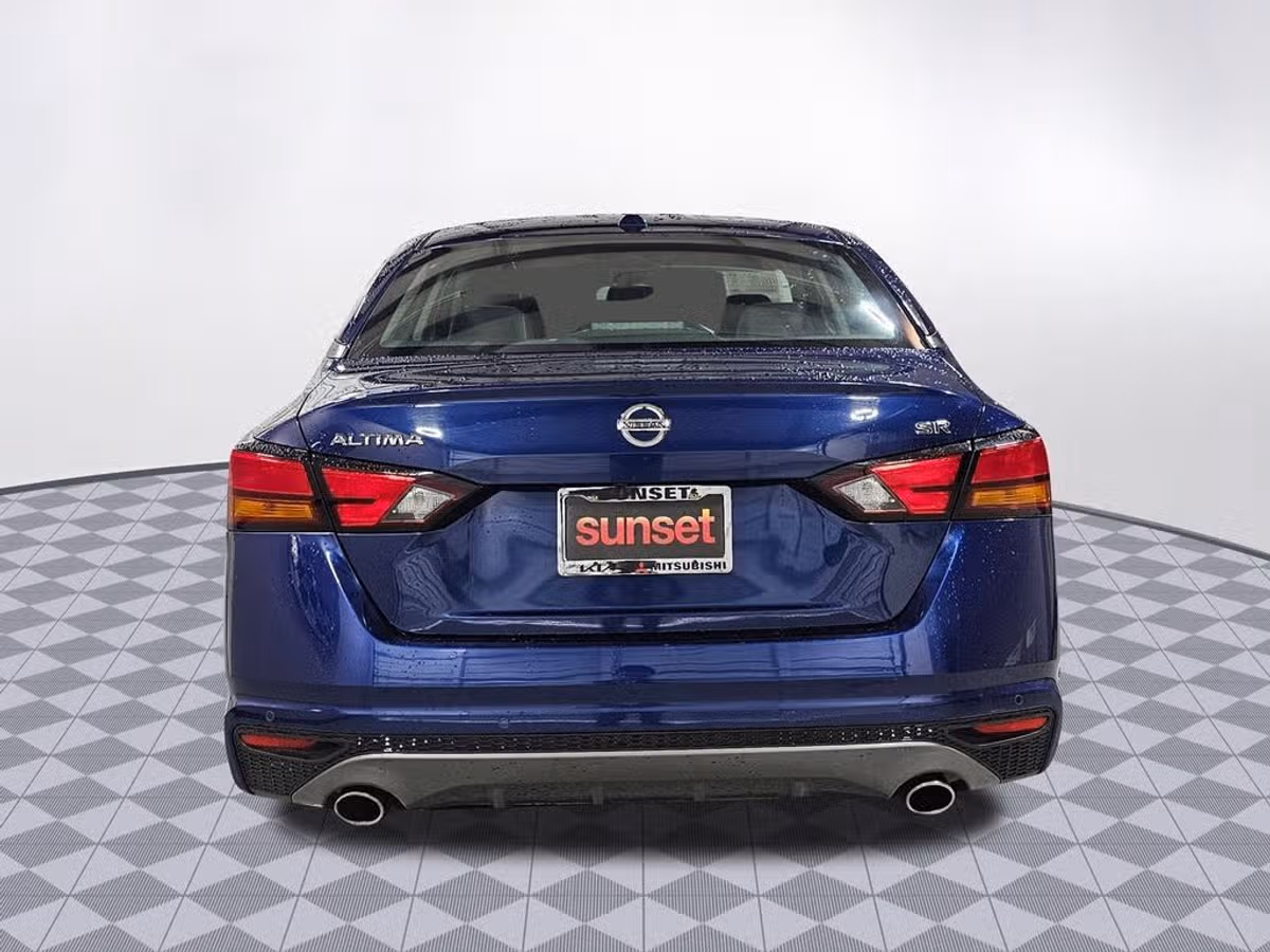 2022 Nissan Altima 2.5 SR Image 8