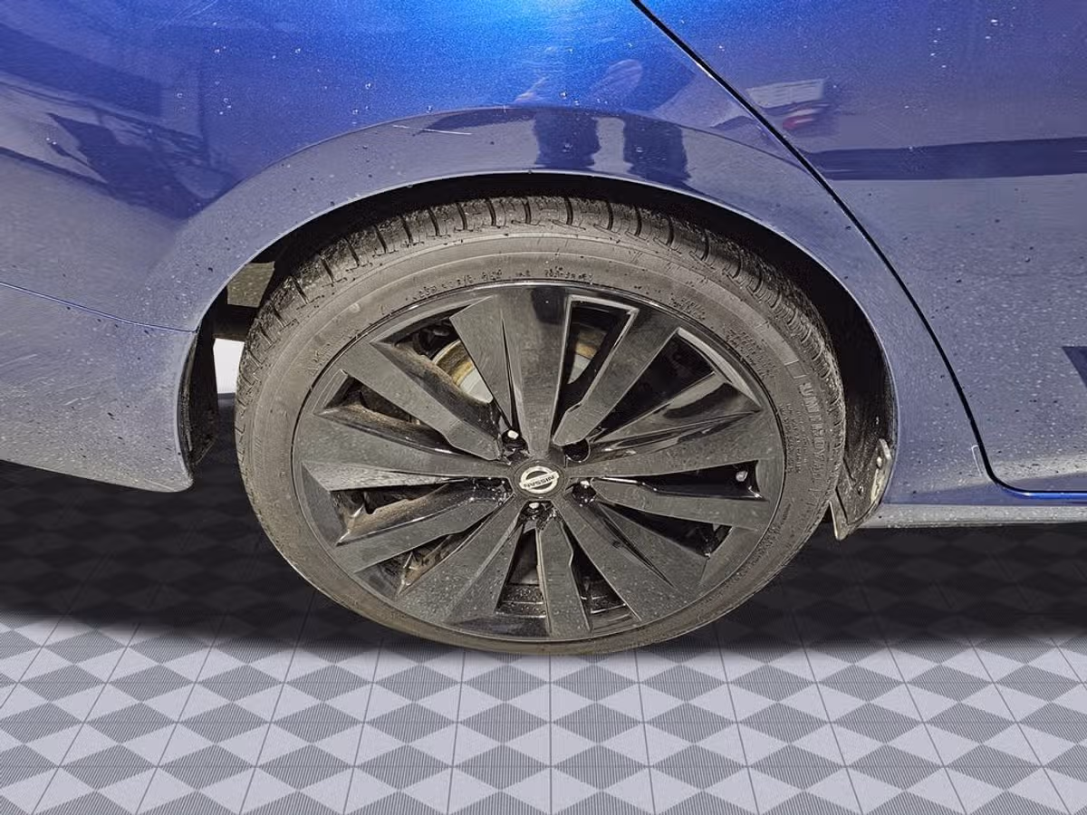 2022 Nissan Altima 2.5 SR Image 11