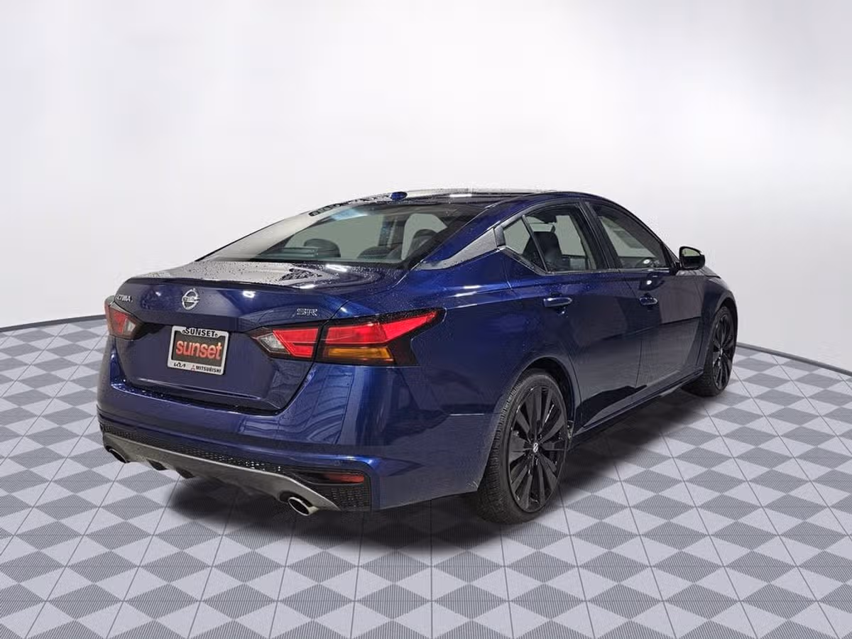 2022 Nissan Altima 2.5 SR Image 9