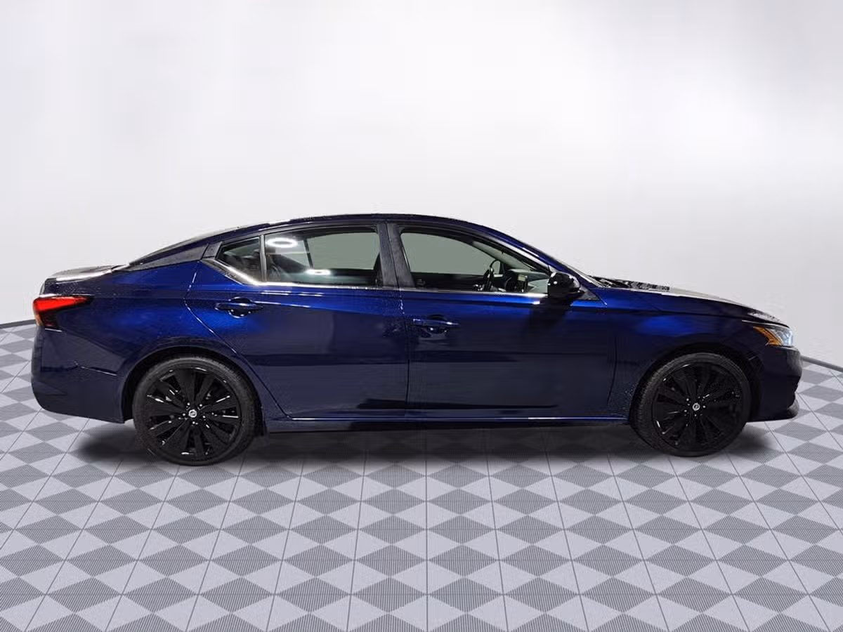 2022 Nissan Altima 2.5 SR Image 10