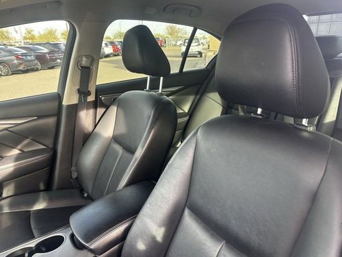 2017 INFINITI Q50 2.0T Premium Lower Image 3