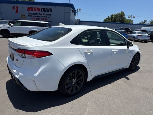 2024 Toyota Corolla SE Lower Image 2