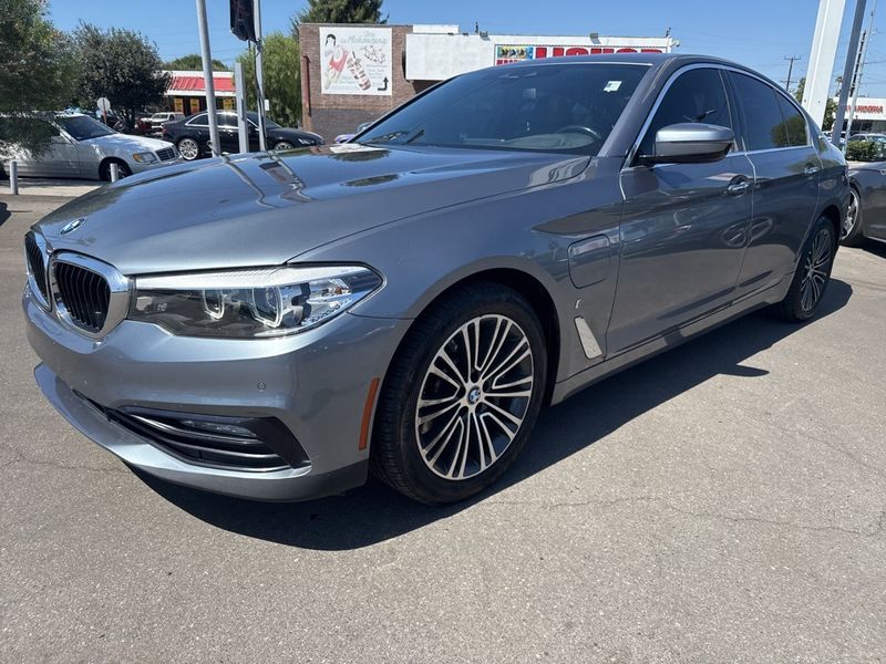 2018 BMW 5 Series 530e xDrive iPerformance Upper Image 2