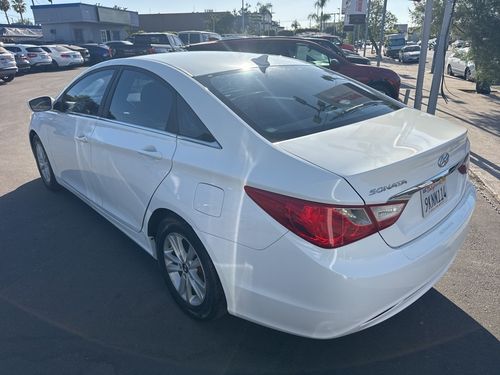 2013 Hyundai SONATA GLS Lower Image 1