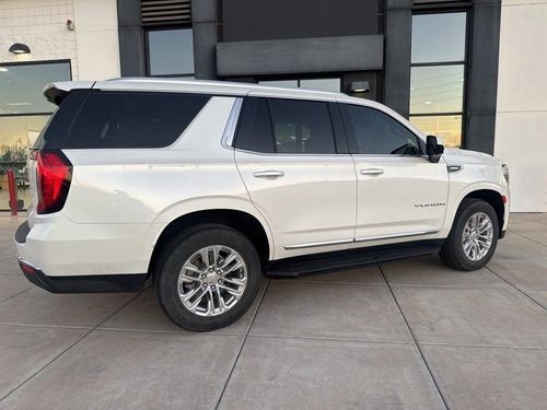 2023 GMC Yukon SLT Lower Image 1