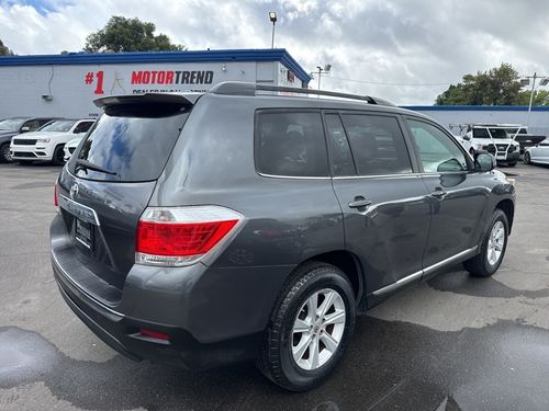 2012 Toyota Highlander SE Lower Image 2