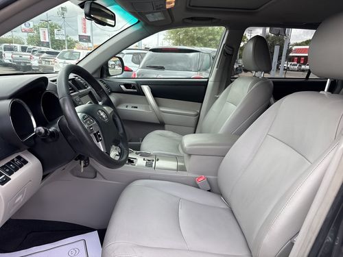 2012 Toyota Highlander SE Lower Image 3