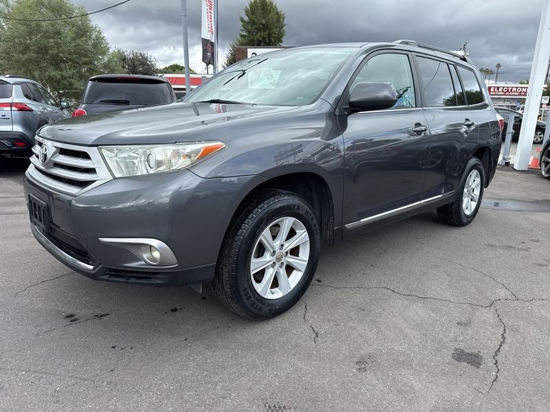 2012 Toyota Highlander SE Upper Image 2