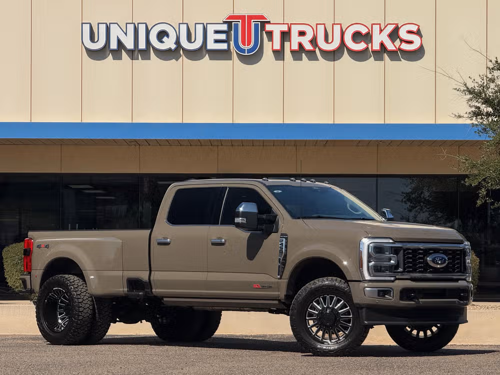 2026 Ford F-450 Platinum 4x4 Crew Cab 8' Box DRW's photo