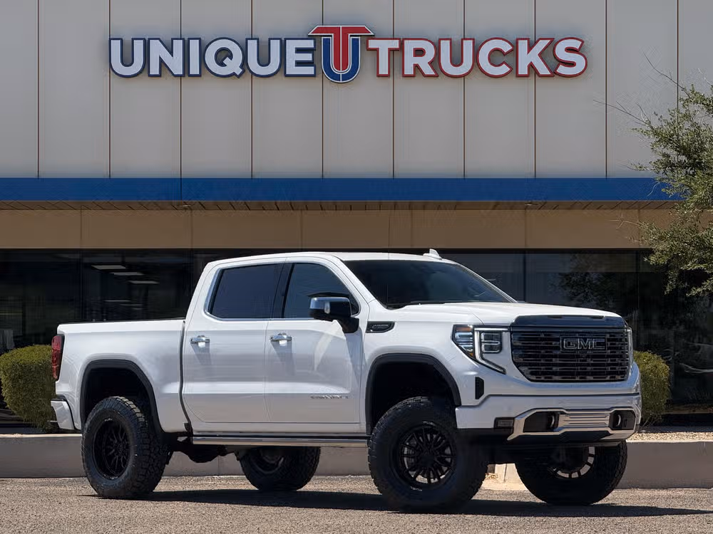 2023 GMC Sierra 1500 Denali Ultimate Image 1