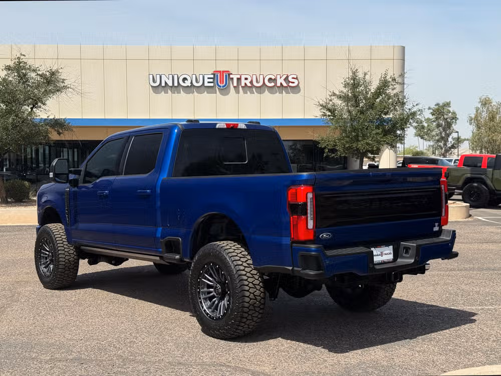 2026 Ford F-350 Super Duty Platinum Image 9