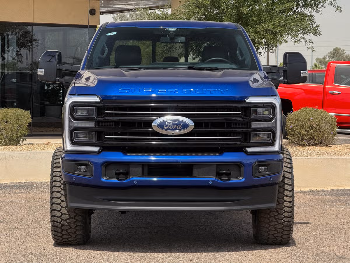 2026 Ford F-350 Super Duty Platinum Image 3