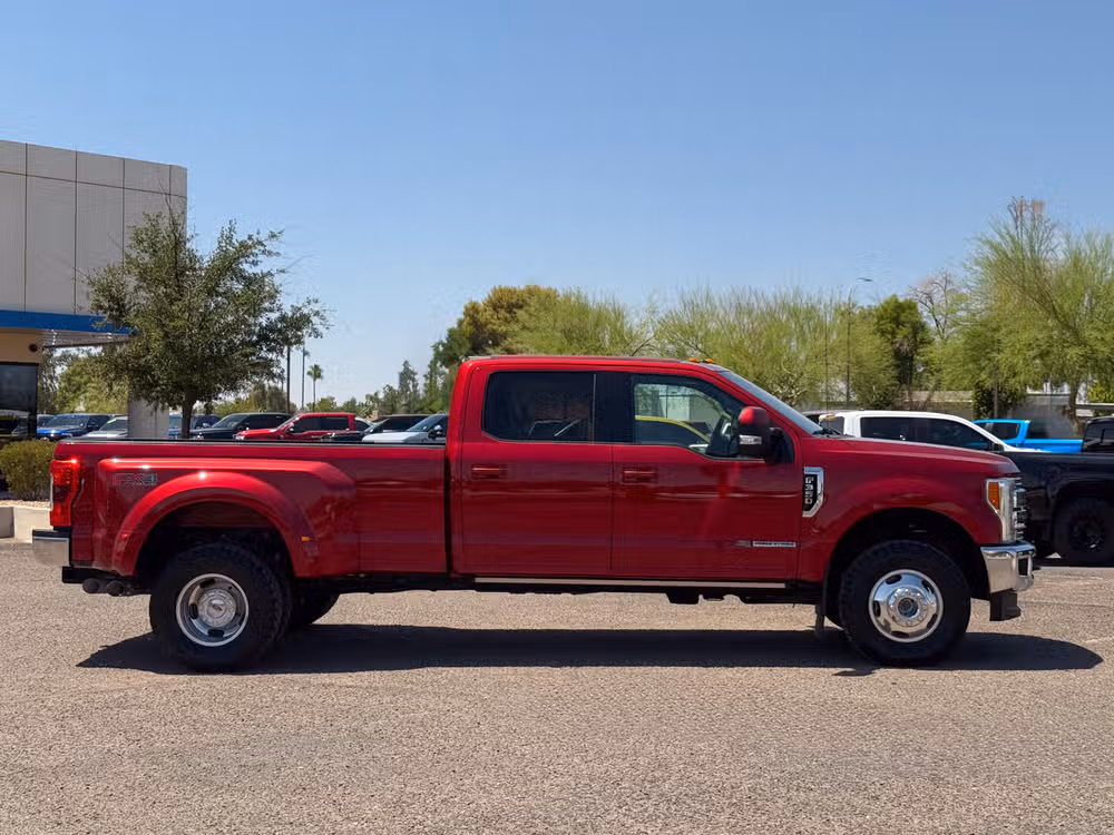 2017 Ford F-350 Super Duty Lariat Crew Cab Lower Image 2
