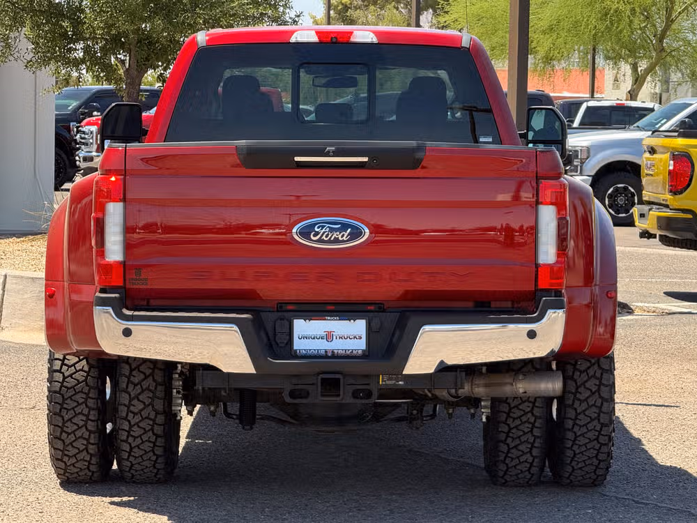 2017 Ford F-350 Super Duty Lariat Crew Cab Image 7