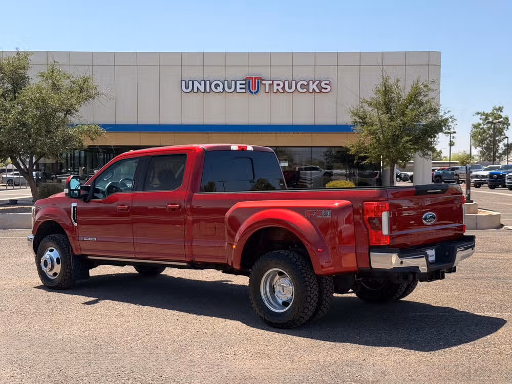 2017 Ford F-350 Super Duty Lariat Crew Cab Image 9