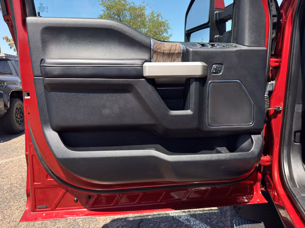 2017 Ford F-350 Super Duty Lariat Crew Cab Image 17