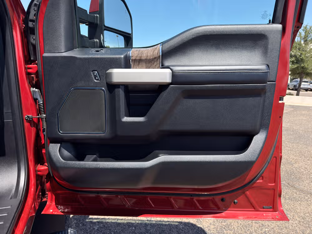 2017 Ford F-350 Super Duty Lariat Crew Cab Image 29