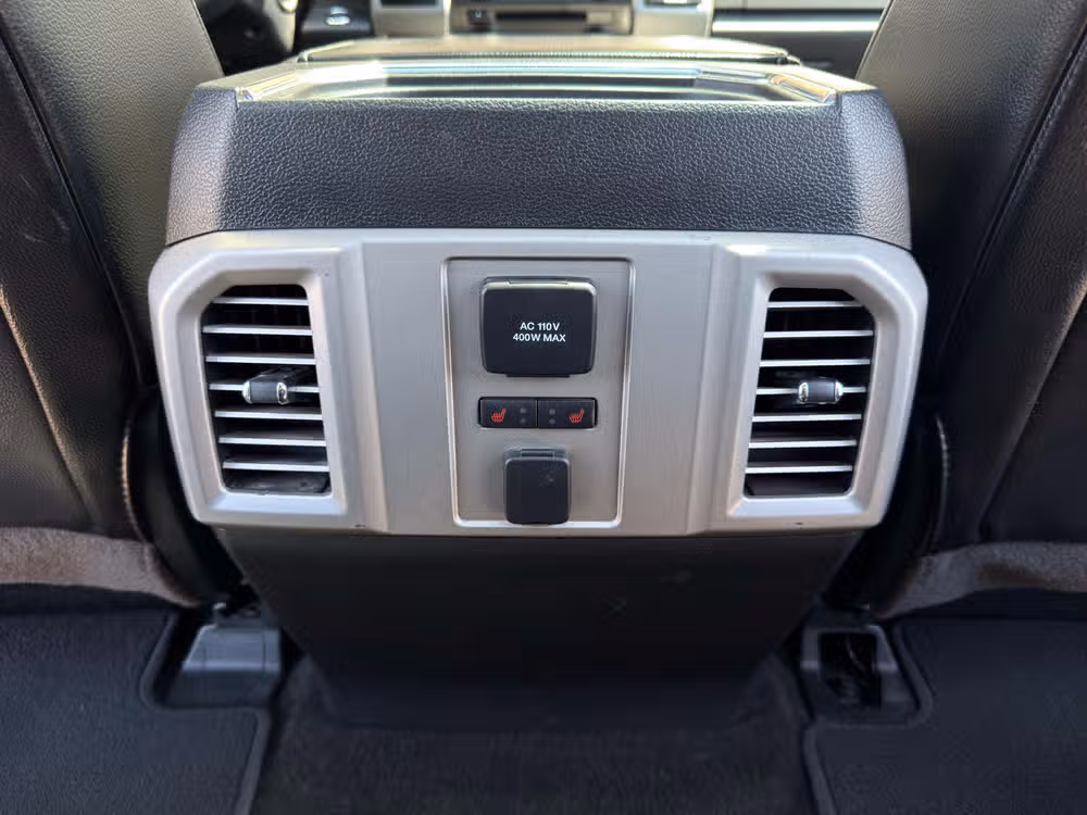 2017 Ford F-350 Super Duty Lariat Crew Cab Image 31