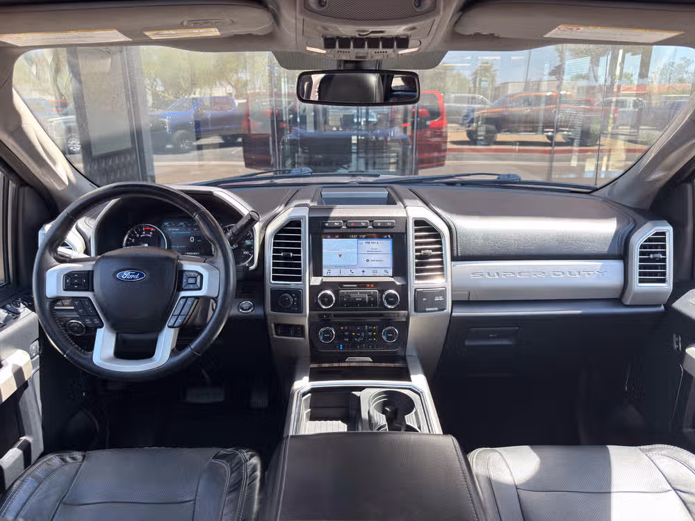 2017 Ford F-350 Super Duty Lariat Crew Cab Image 32