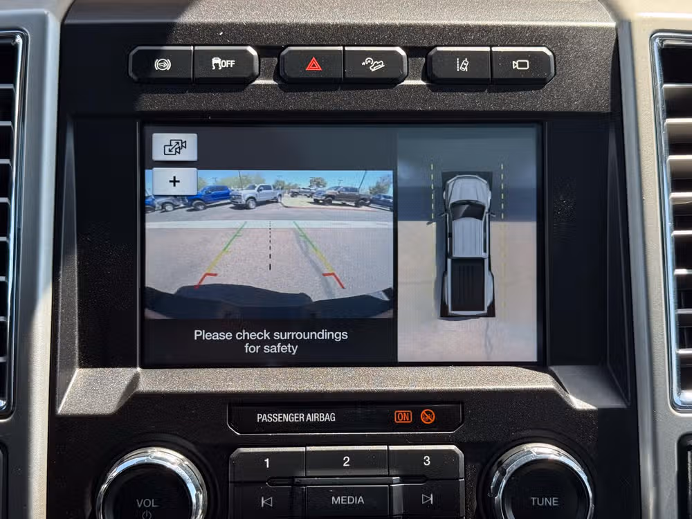 2017 Ford F-350 Super Duty Lariat Crew Cab Image 37