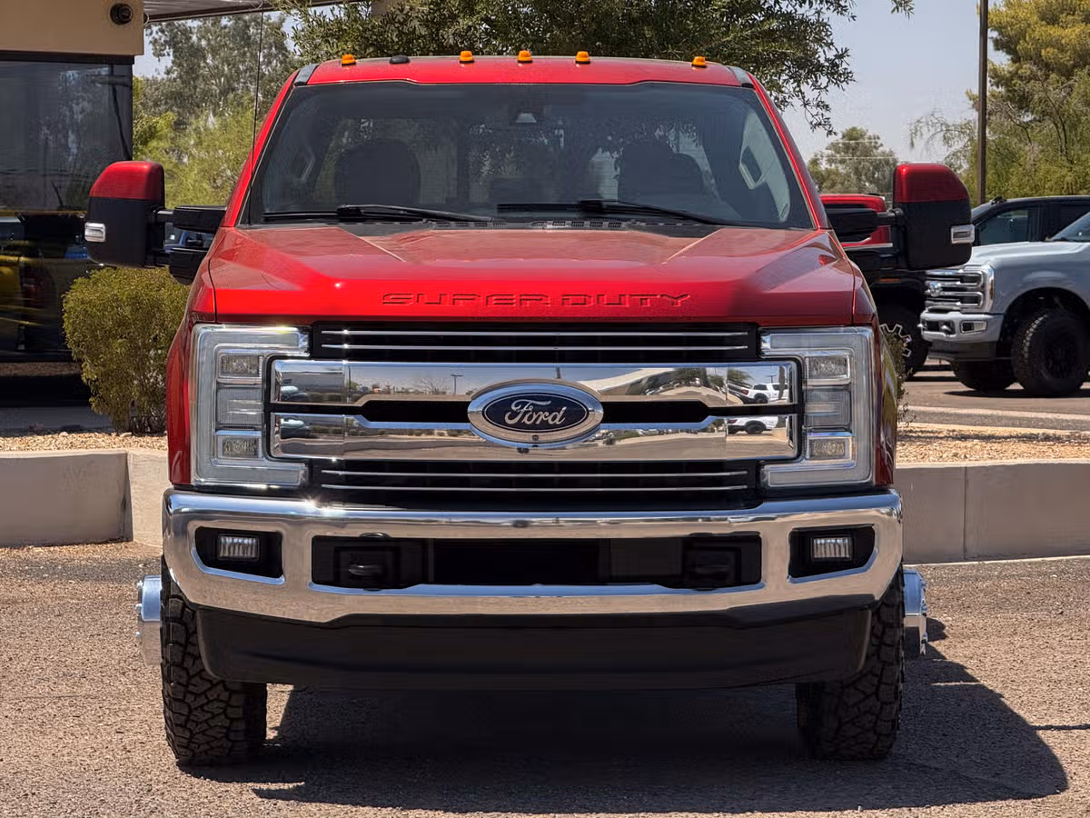 2017 Ford F-350 Super Duty Lariat Crew Cab Image 3