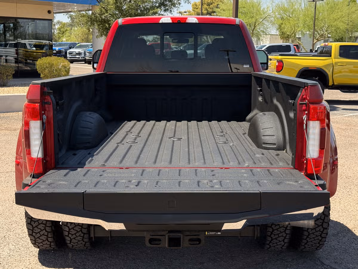 2017 Ford F-350 Super Duty Lariat Crew Cab Image 8