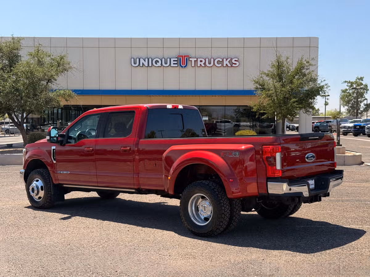 2017 Ford F-350 Super Duty Lariat Crew Cab Image 9
