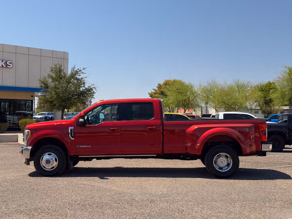 2017 Ford F-350 Super Duty Lariat Crew Cab Image 10