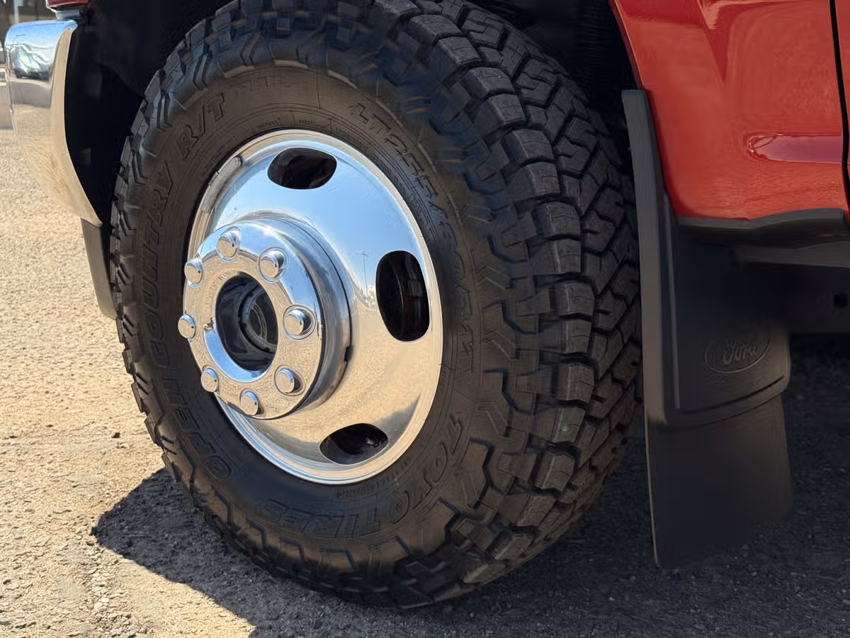 2017 Ford F-350 Super Duty Lariat Crew Cab Image 11