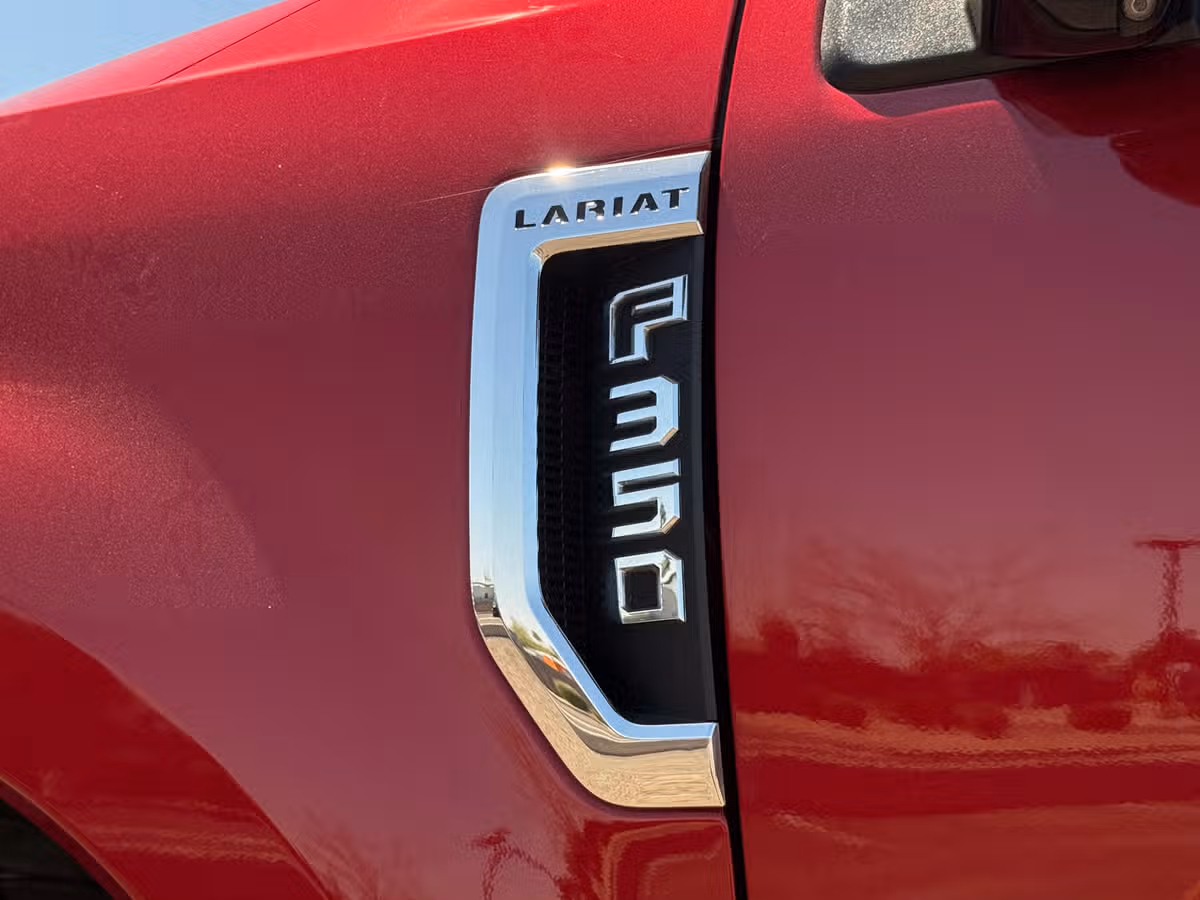 2017 Ford F-350 Super Duty Lariat Crew Cab Image 13