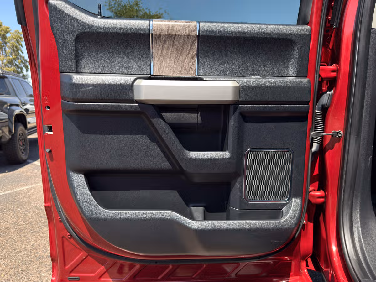 2017 Ford F-350 Super Duty Lariat Crew Cab Image 22