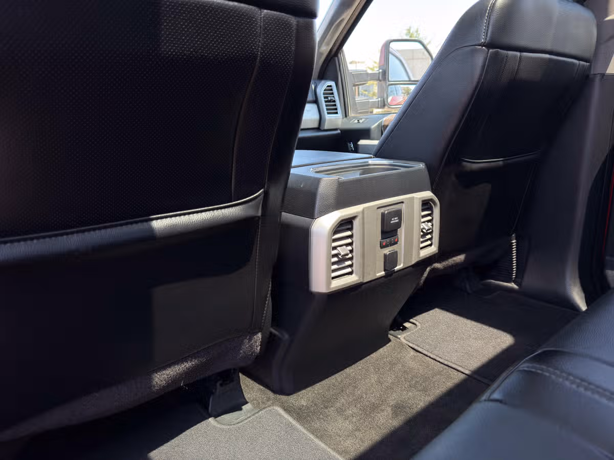 2017 Ford F-350 Super Duty Lariat Crew Cab Image 23