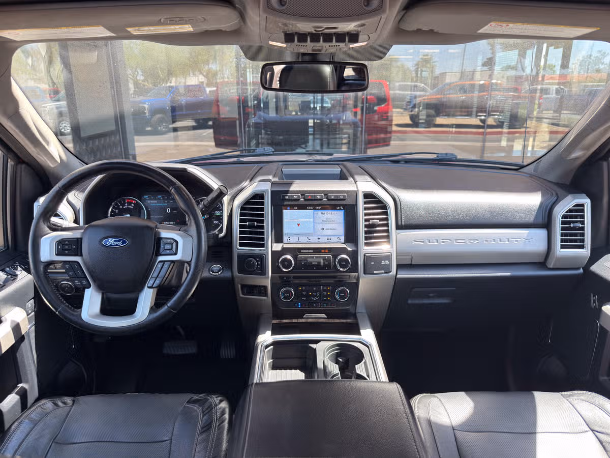 2017 Ford F-350 Super Duty Lariat Crew Cab Image 32