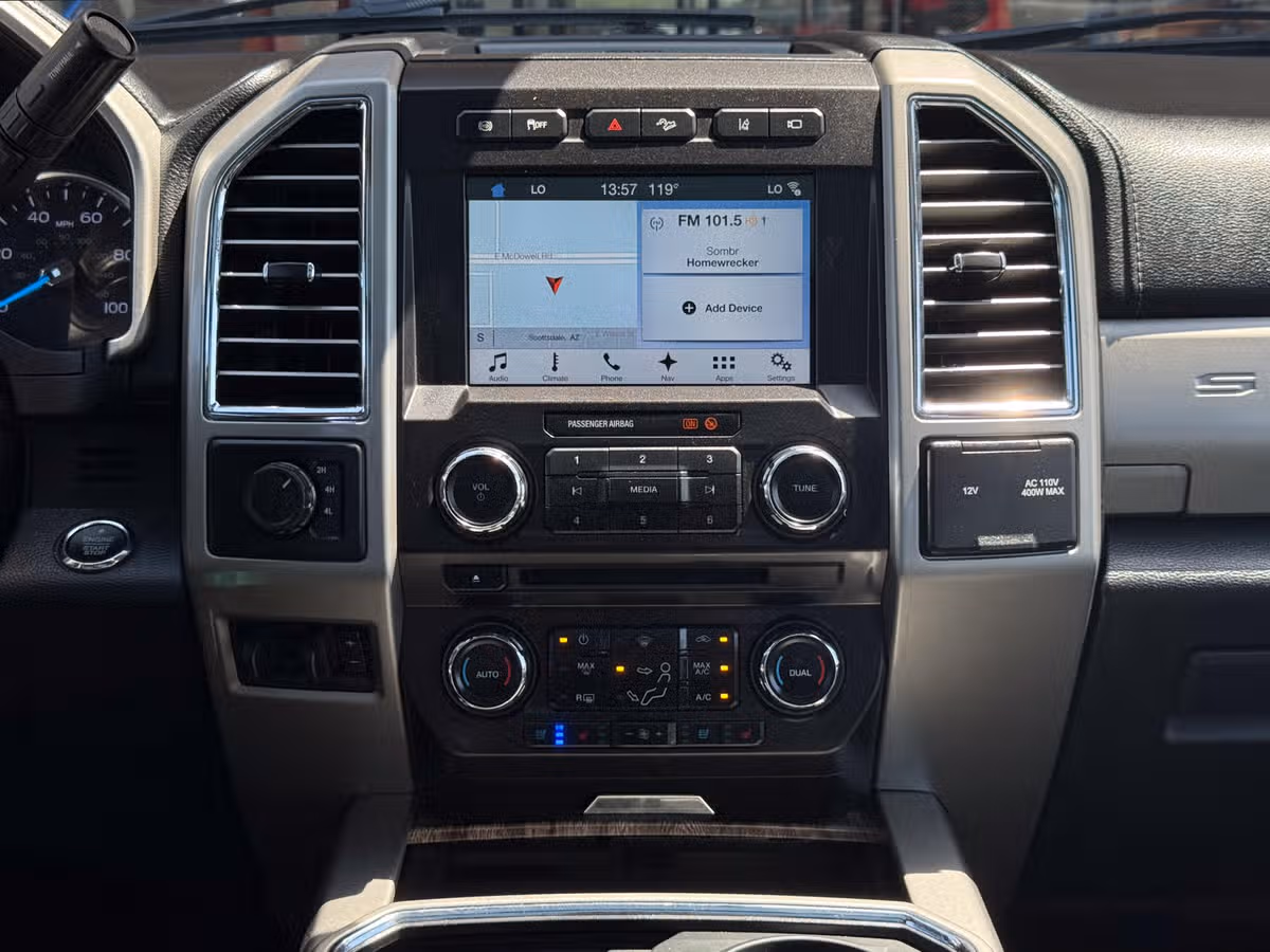 2017 Ford F-350 Super Duty Lariat Crew Cab Image 34