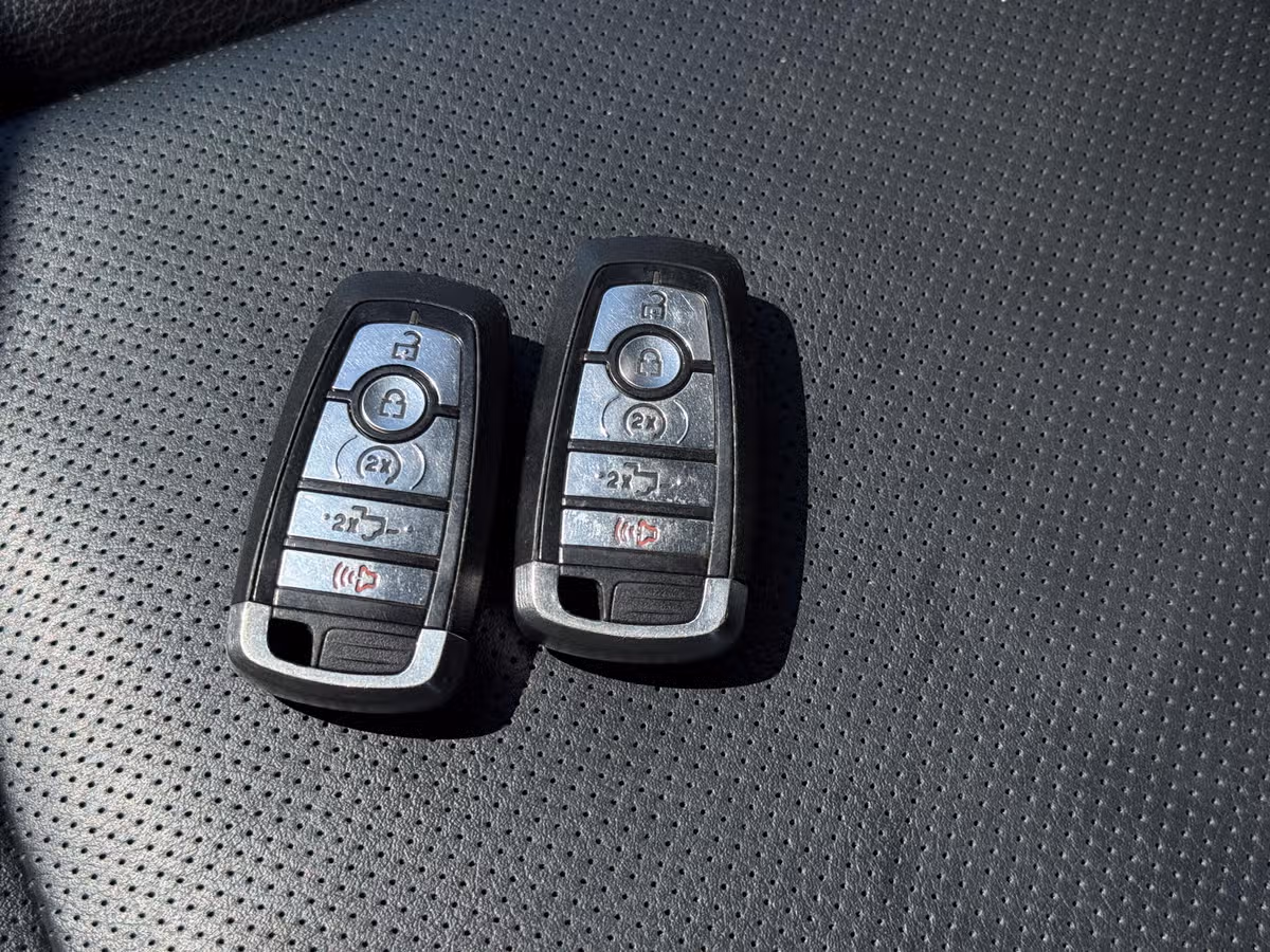 2017 Ford F-350 Super Duty Lariat Crew Cab Image 35
